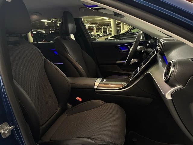 Mercedes-Benz C 300 C 300 e Sedan