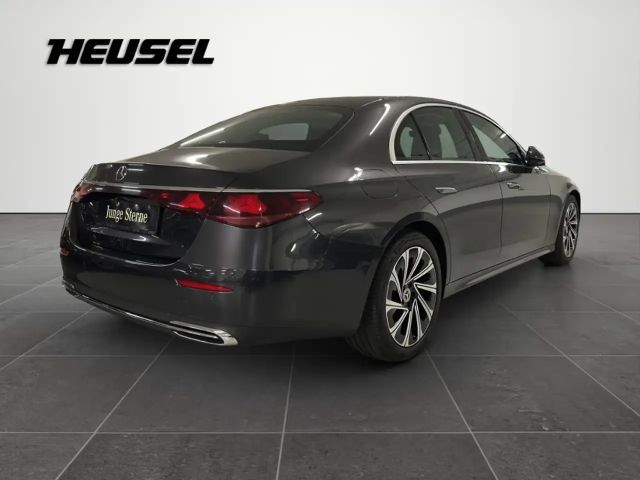 Mercedes-Benz E 200 AVANTGARDE Sedan