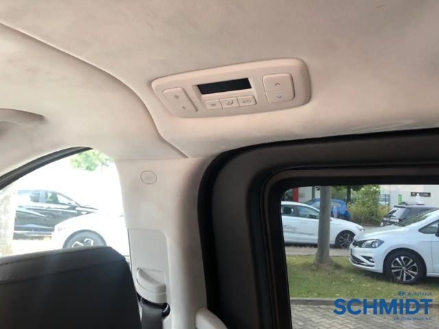 Hyundai Staria Signature