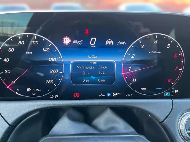 Mercedes-Benz E 200 AMG Line Sedan