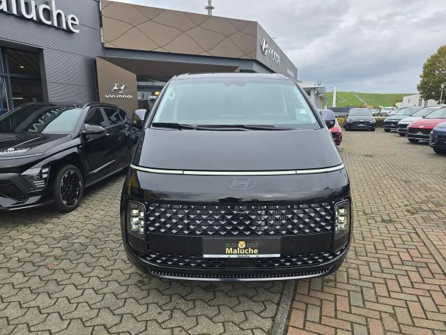 Hyundai Staria Signature