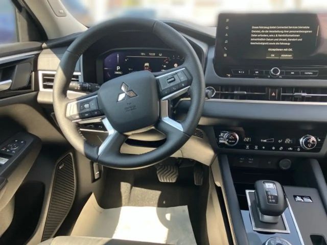 Mitsubishi Outlander 4WD Invite PHEV