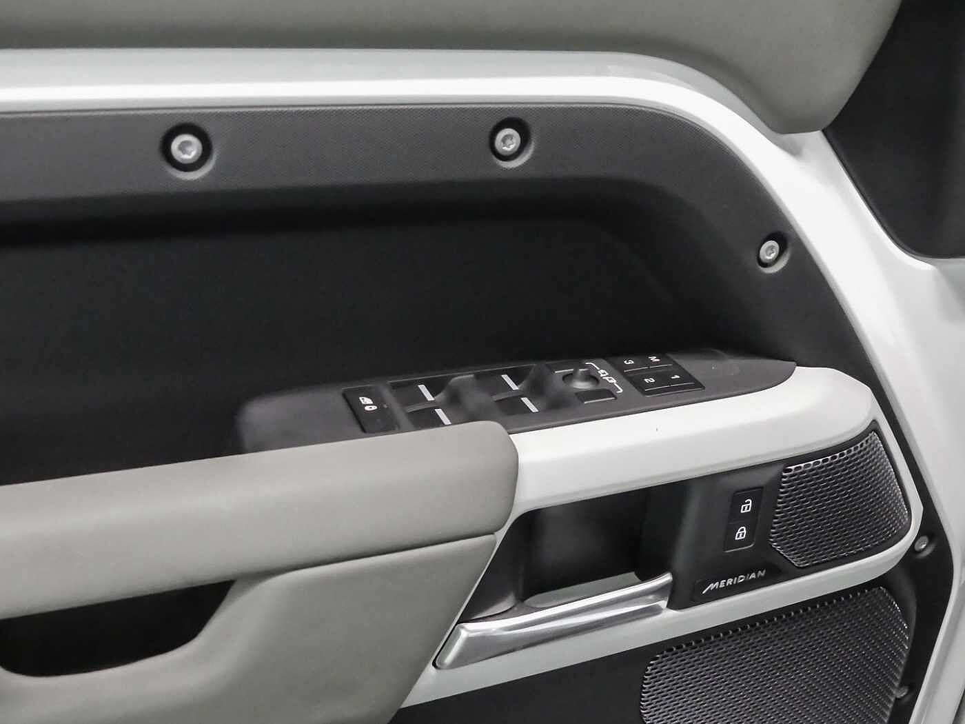 Land Rover Defender 110 Dynamic SE