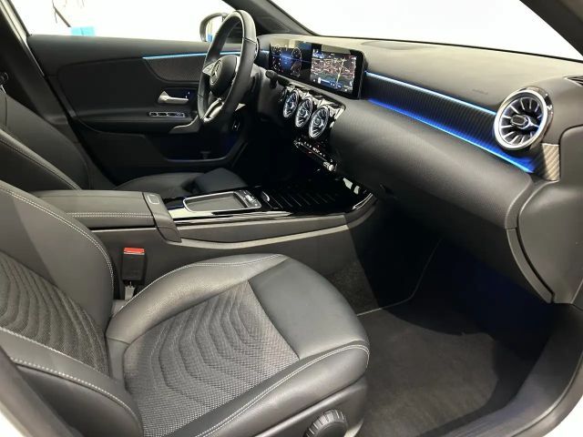 Mercedes-Benz A 180 Limousine PTS Cam Navi Wide LED SHZ