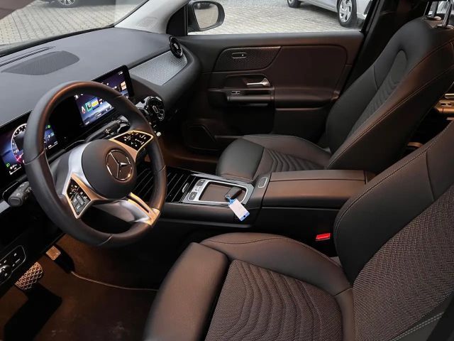 Mercedes-Benz GLA 180 *LED Navi Sitzh. Rückfahrkamera DAB*