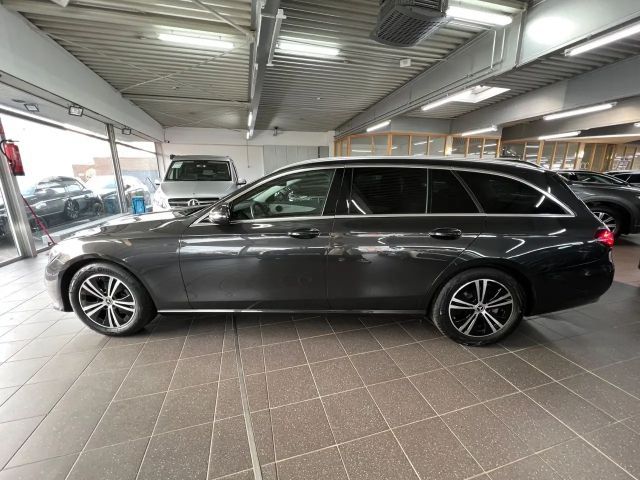 Mercedes-Benz E 220 AVANTGARDE E 220 d Estate
