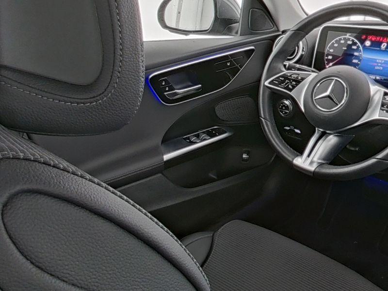 Mercedes-Benz C 200 AVANTGARDE C 200 d Sedan