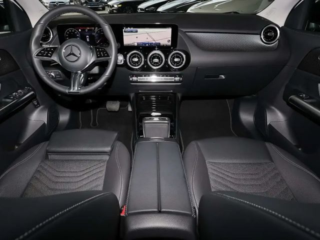 Mercedes-Benz GLA 200 AHK+KAMERA+SPURHALTE+CARPLAY+LED+18 ZOLL