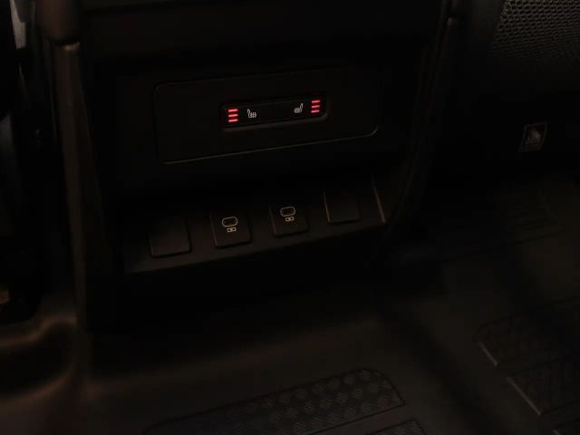 Land Rover Defender 110 D300 Dynamic SE