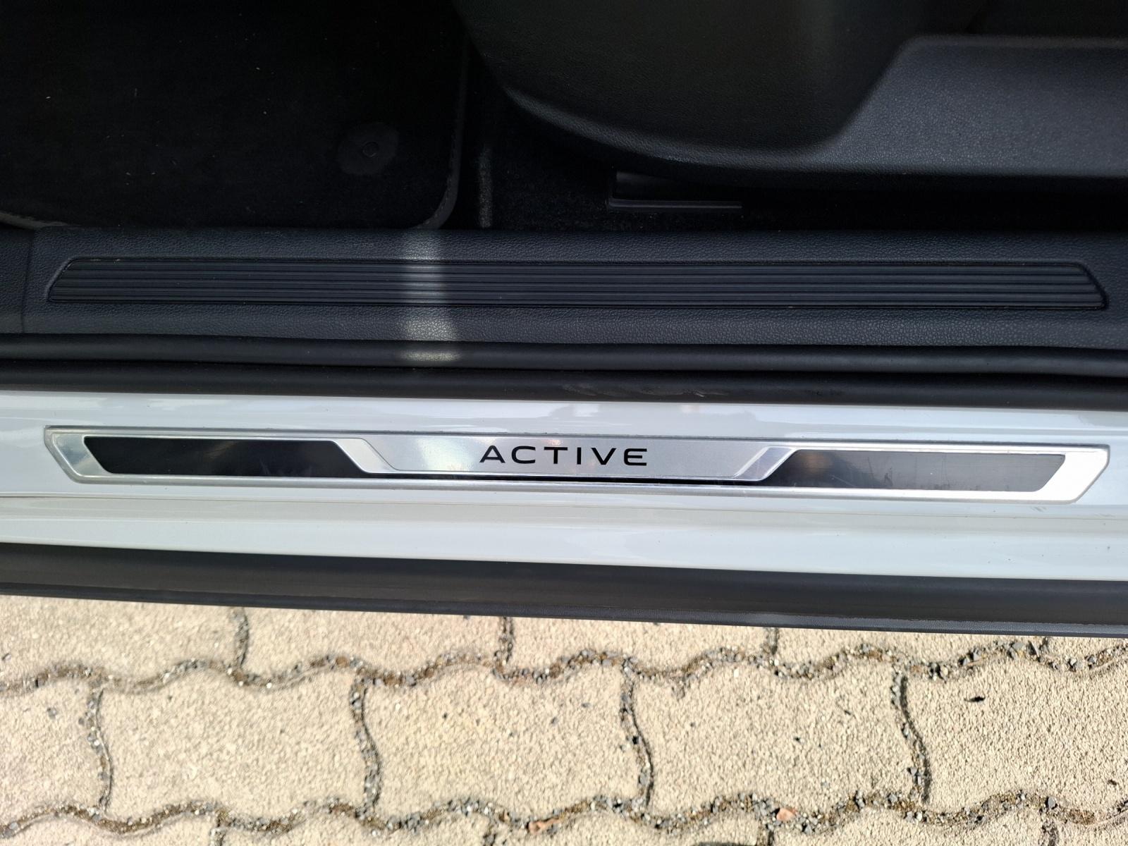 Volkswagen T-Cross TSI Active Navi ACC PDC SH LM