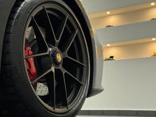 Porsche 992 Black Edition Coupé GTS