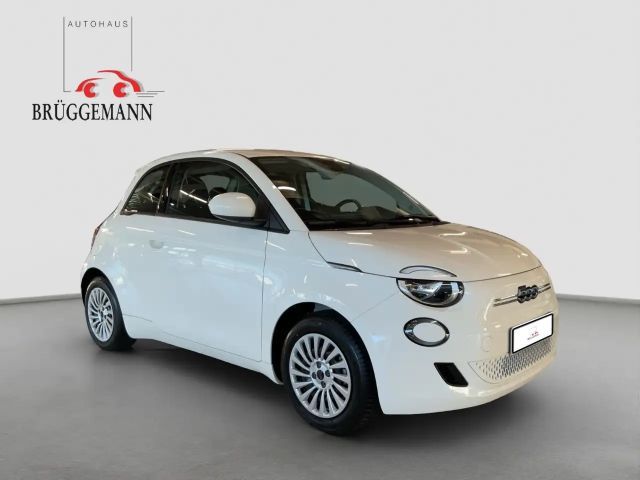 Fiat 500e + Radio- & Winterpaket