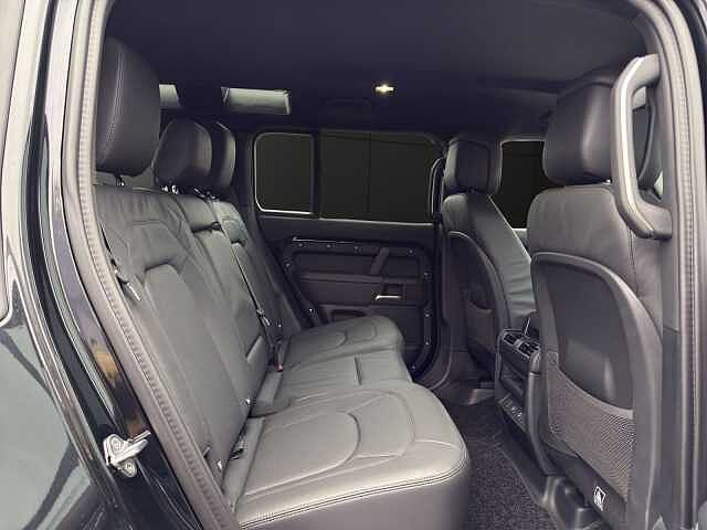 Land Rover Defender 110 Dynamic SE