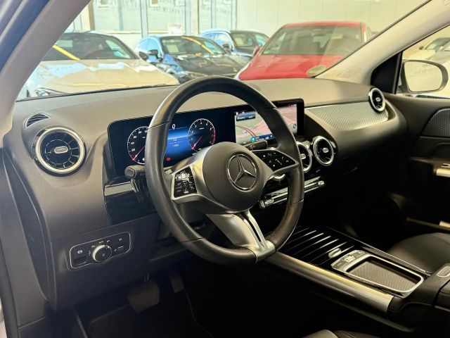 Mercedes-Benz B 180 Progressive Sedan