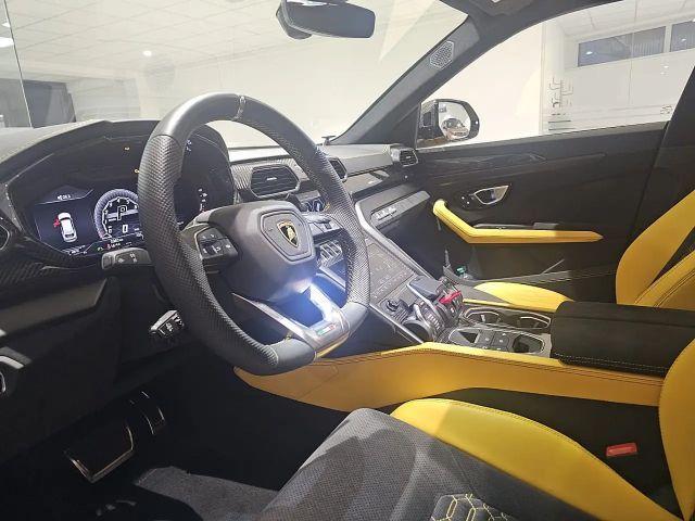 Lamborghini Urus AWD