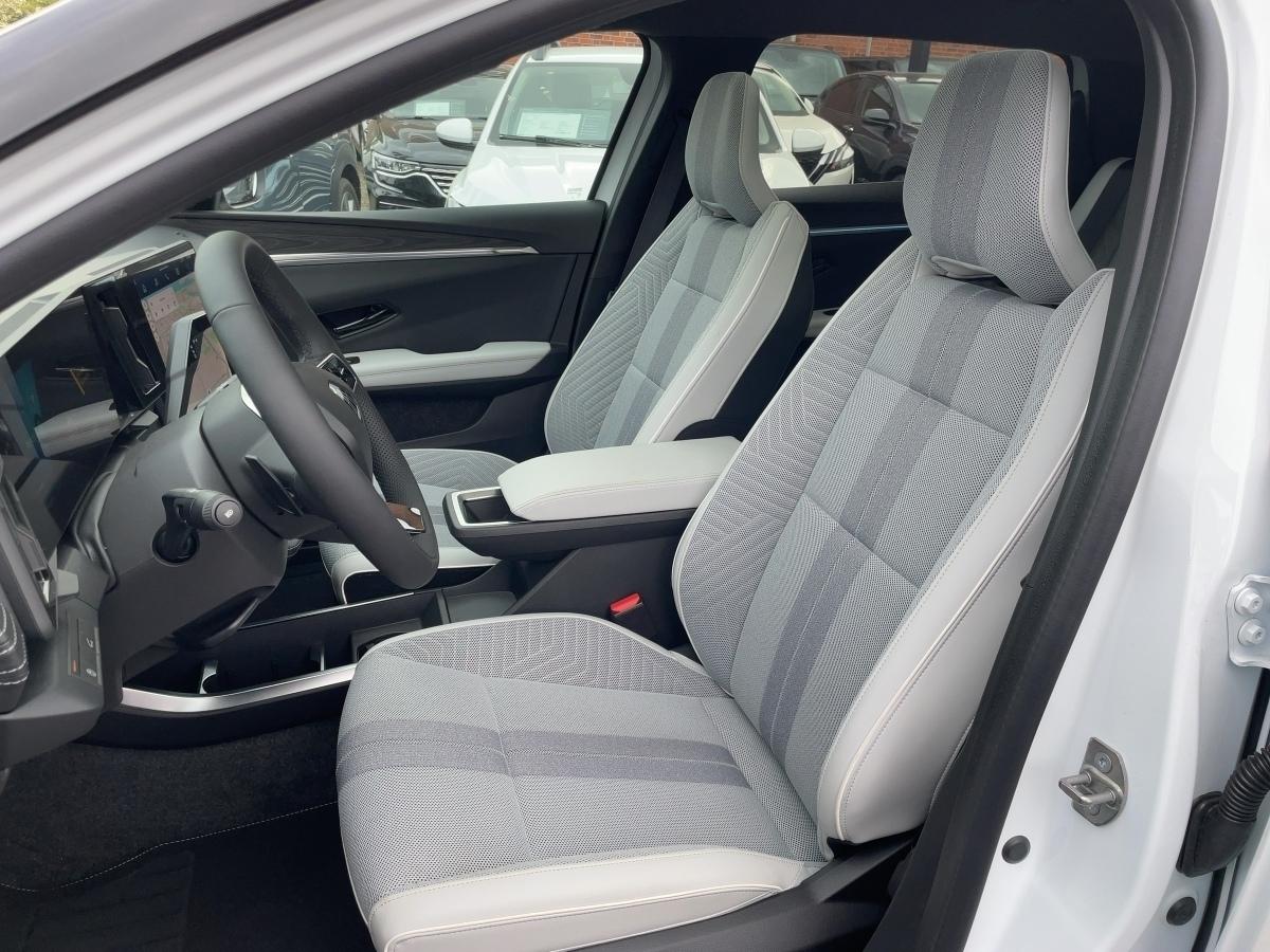 Renault Scenic E-Tech Iconic
