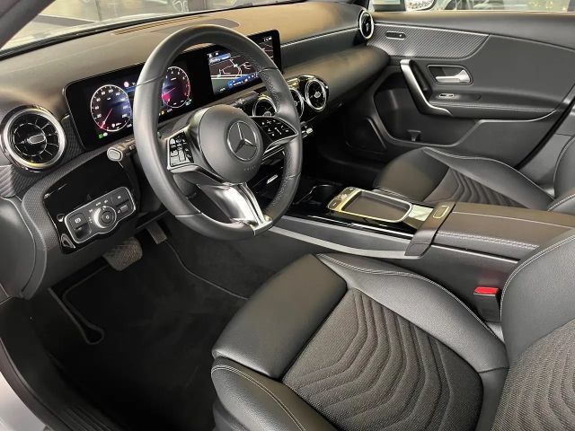 Mercedes-Benz A 180 Business Line Hatchback
