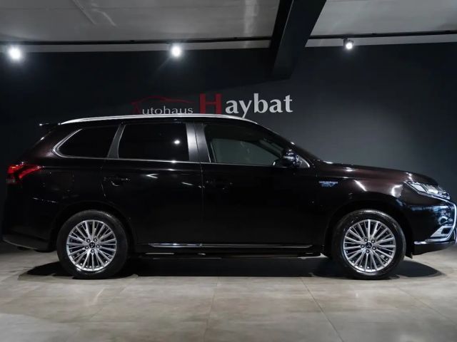 Mitsubishi Outlander 4WD PHEV