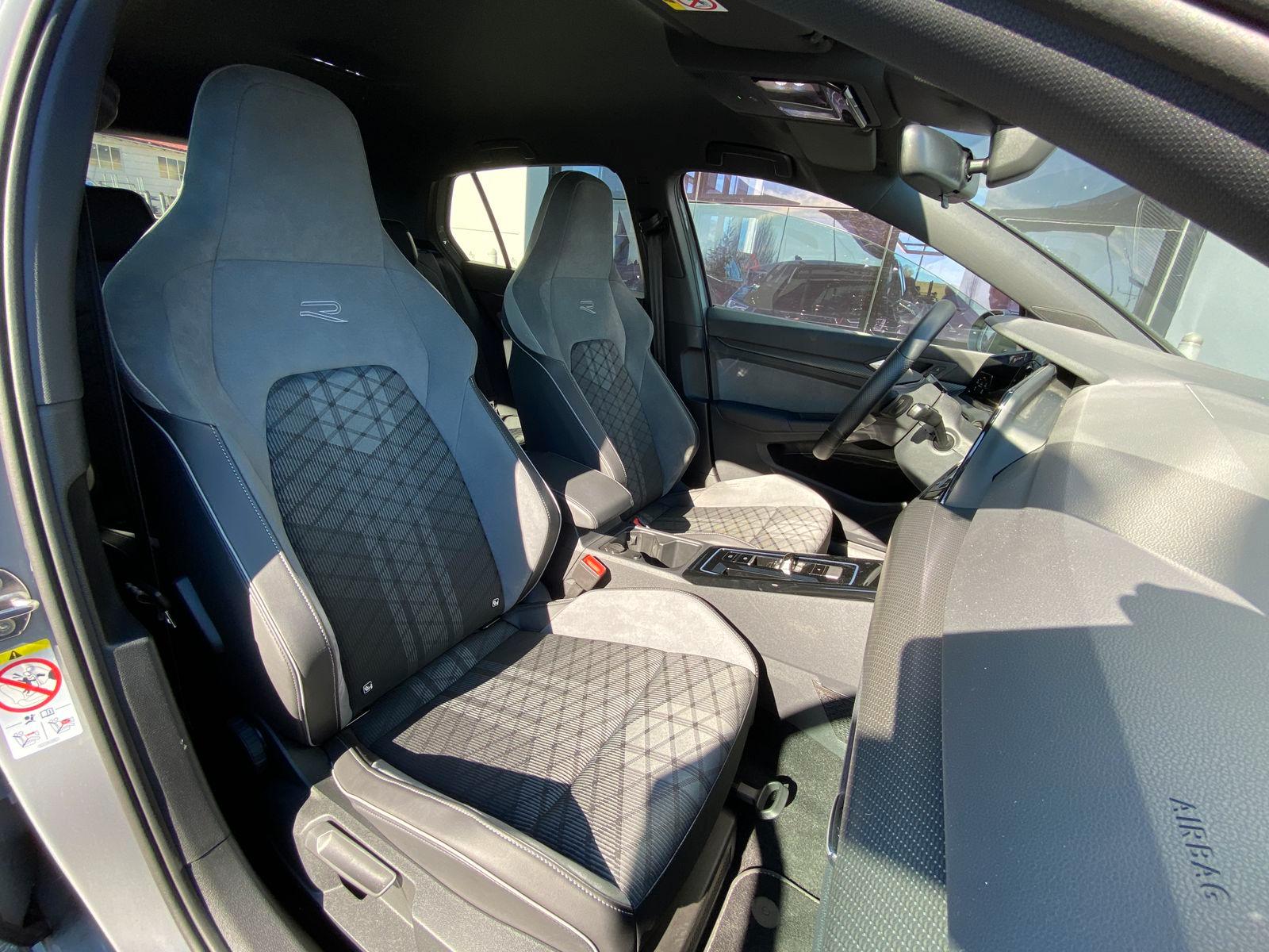 Volkswagen Golf 1.5 eTSI DSG Golf VIII R-Line