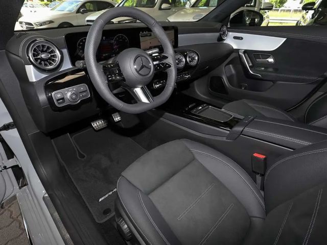 Mercedes-Benz CLA 180 AMG Line Coupé