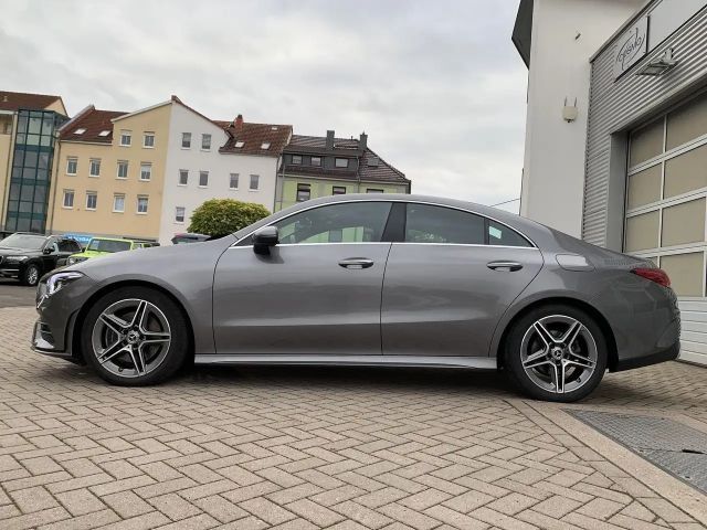 Mercedes-Benz CLA 200 AMG Line Sedan