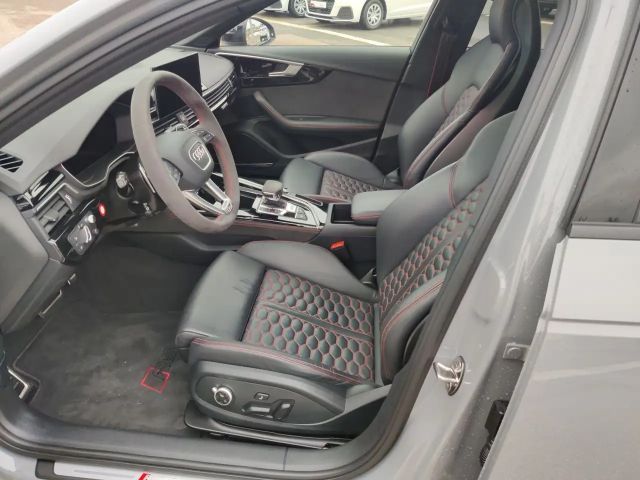 Audi RS4 Avant Quattro S-Tronic