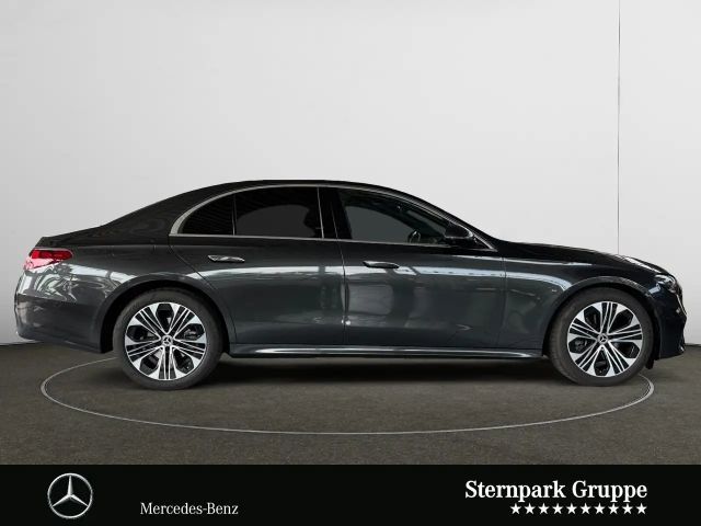 Mercedes-Benz E 200 Sedan