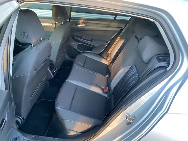 Volkswagen Golf 8 Limo Sondermodell*Active*116TDI,AHV,LED,ACC,Navi