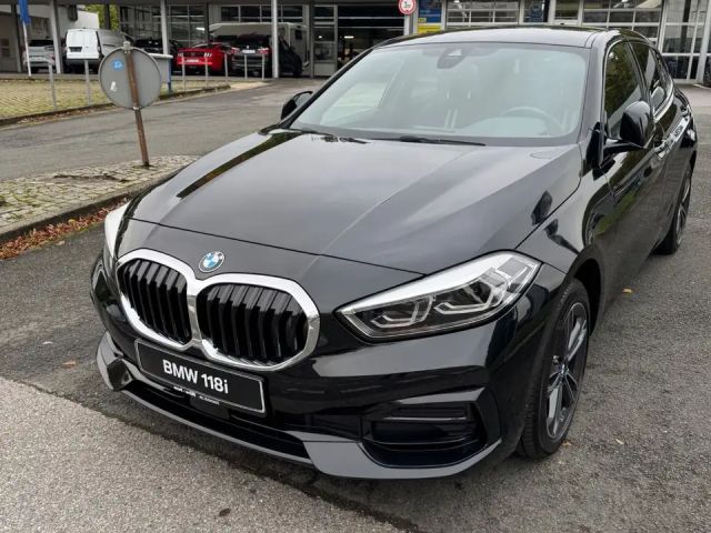 BMW 118 118i Sedan Sport Line
