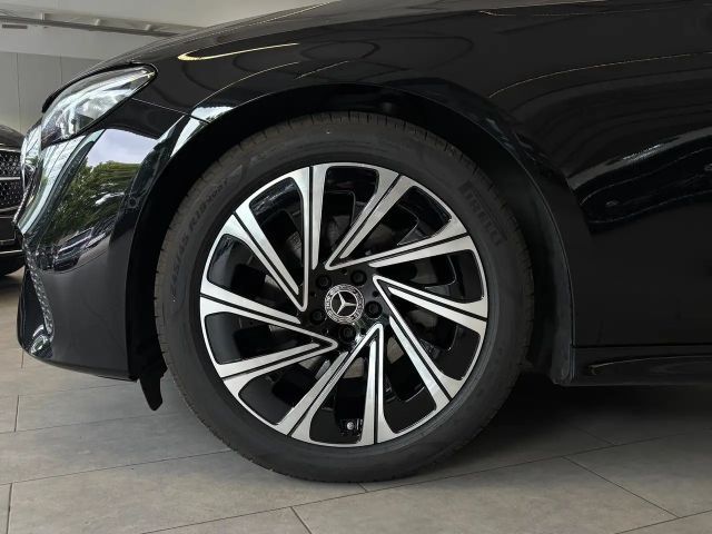 Mercedes-Benz E 200 AVANTGARDE Sedan