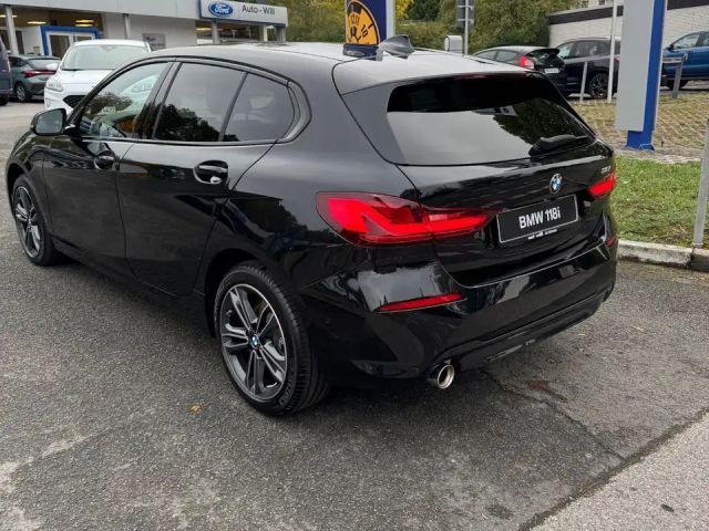 BMW 118 118i Sedan Sport Line