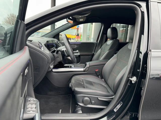 Mercedes-Benz B 200 AMG Line Sedan