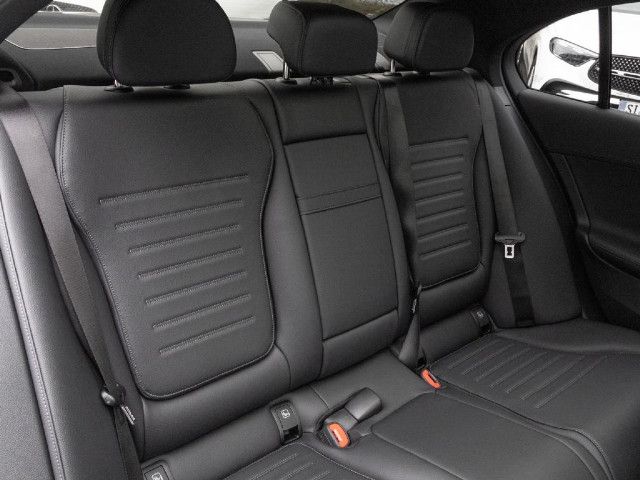 Mercedes-Benz C 200 AMG Line Sedan