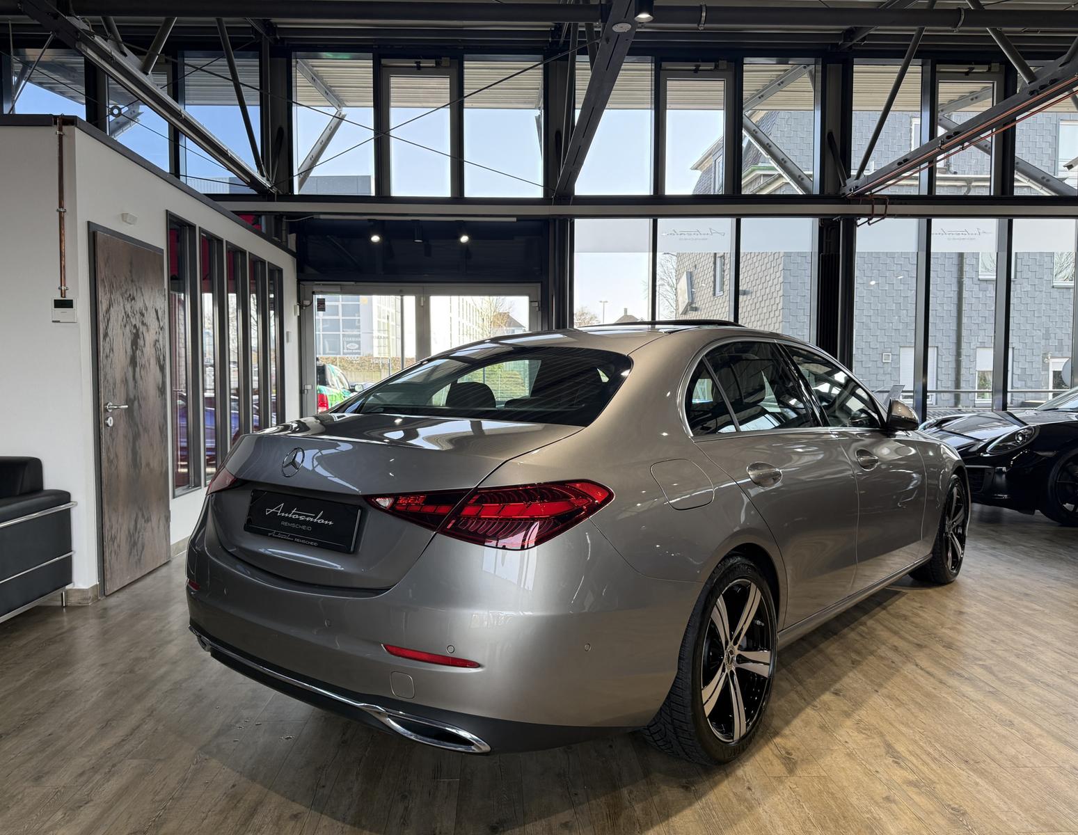 Mercedes-Benz C 200 AVANTGARDE Sedan