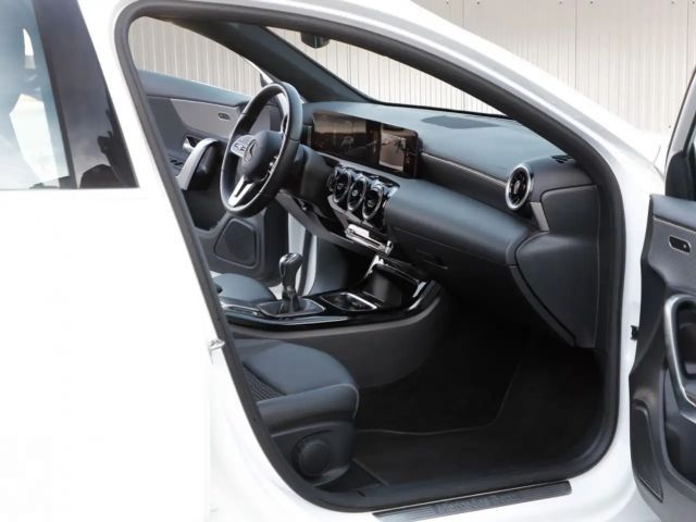 Mercedes-Benz A 180 A 180 d