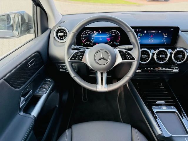 Mercedes-Benz B 200 Progressive Sedan