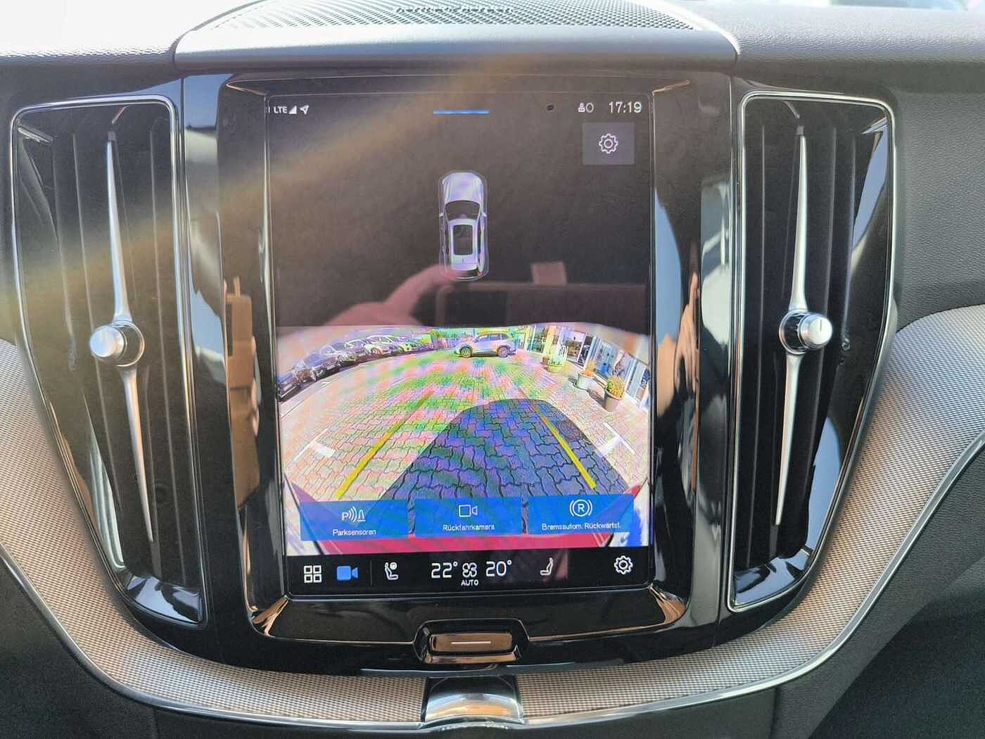 Volvo XC60 AWD Dark Plus