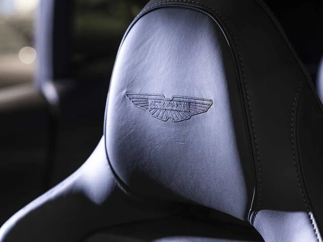 Aston Martin DBX 707 -Lightning Silver-