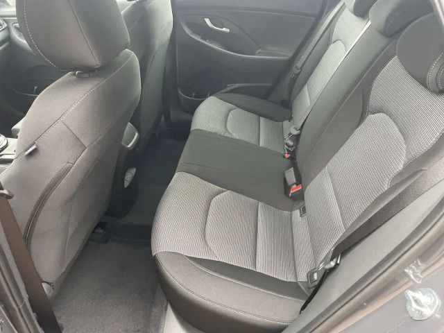 Hyundai i30 FAMILY *NAVI*KAMERA*CARPLAY*