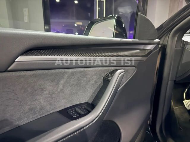 Tesla Model Y AWD Dual Motor Performance