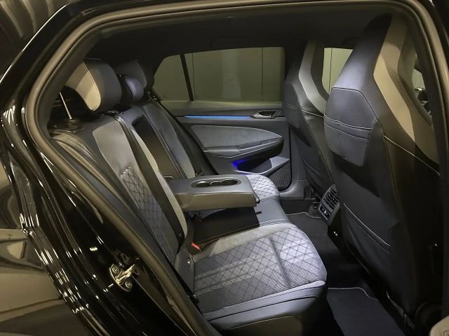 Volkswagen Golf 1.5 eTSI DSG Plus R-Line