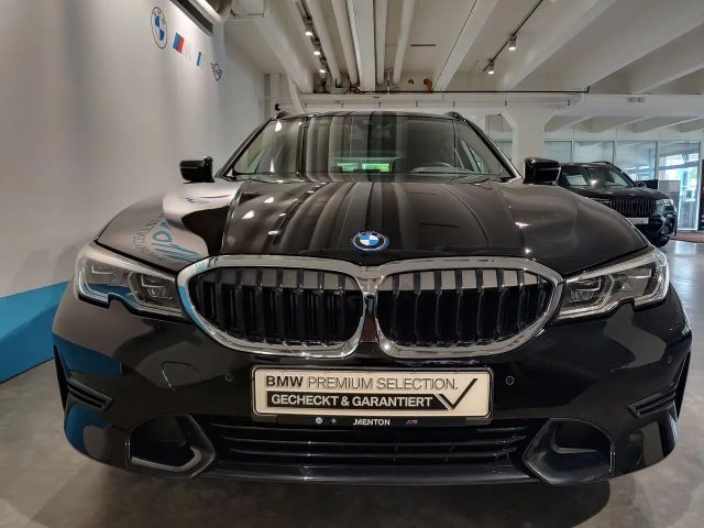BMW 320 320e Sport Line xDrive