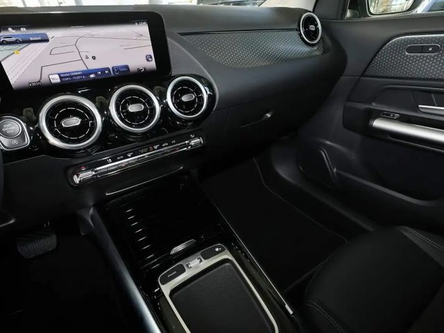 Mercedes-Benz GLA 180 KAMERA+SPURHALTE+CARPLAY+MBUX+LED+18"