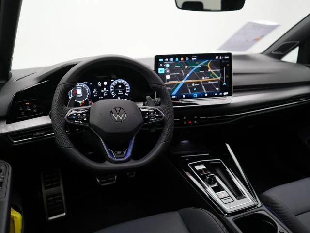 Volkswagen Golf Black Edition PANO HUD AHK 360° ACC MA