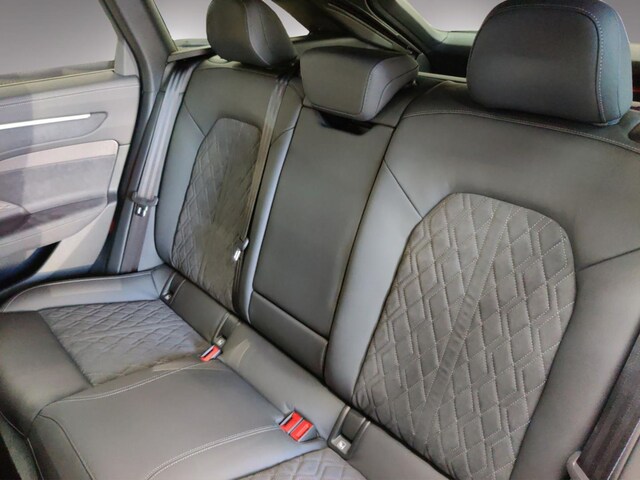 Audi A6 Avant Quattro S-Tronic