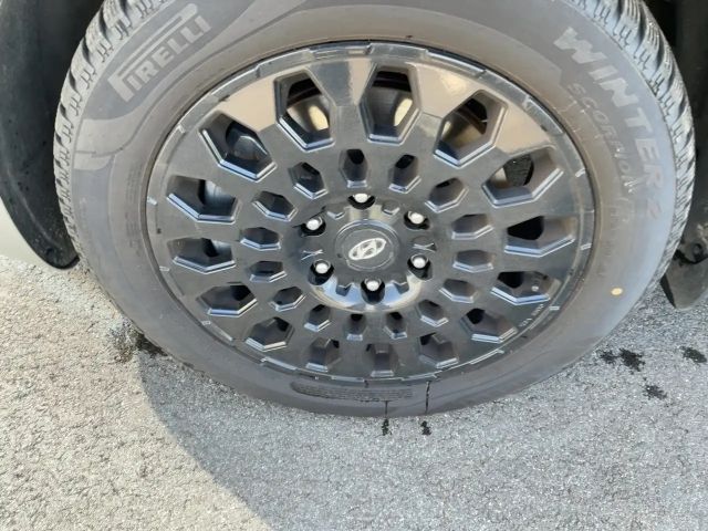 Hyundai Staria Signature