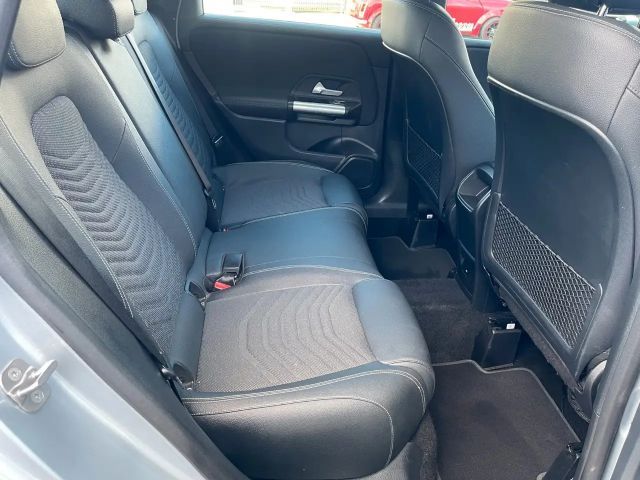 Mercedes-Benz B 180 B 180 d