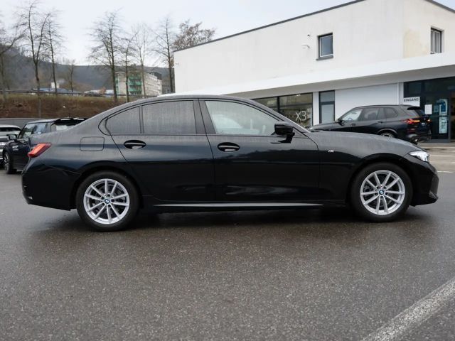 BMW 320 320i M-Sport Sedan