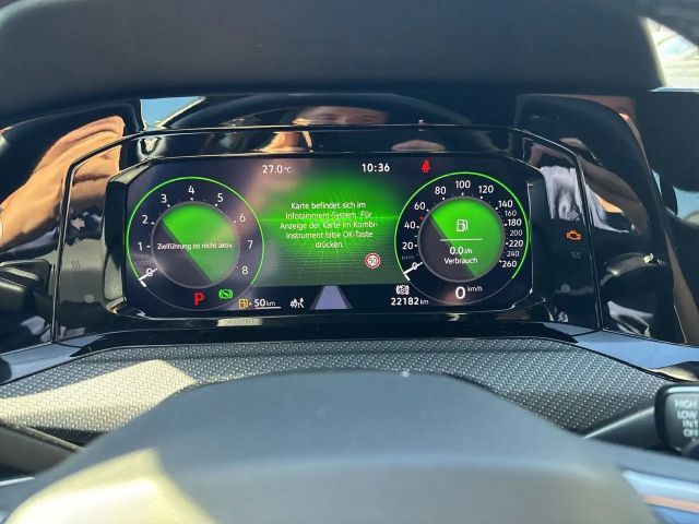 Volkswagen Golf R-Line Variant