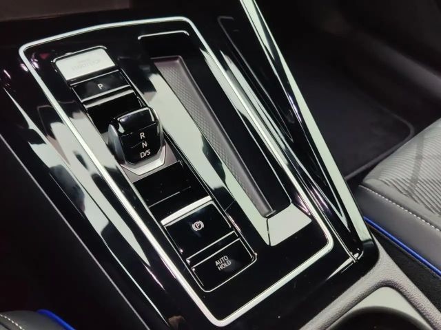 Volkswagen Golf R-Line Variant